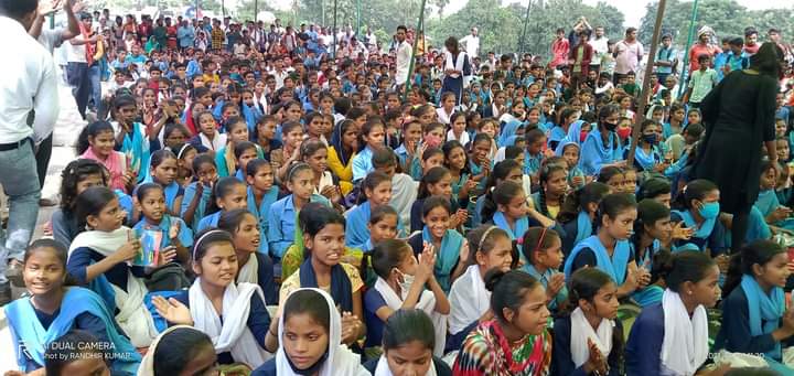 School on Road, Bihar